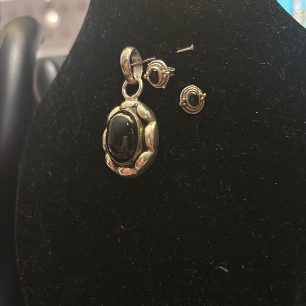 Elegant Black and Silver Jewelry Set